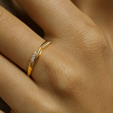 Elvira – Anillo fino con circonitas